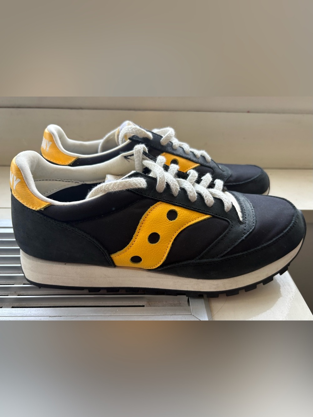 Saucony Jazz 81 Sneakers Black Gold Men's Size 10 Great Condition